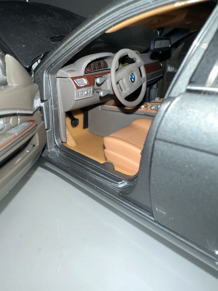 BMW 7ner e65 Modell 1:18 in Melle