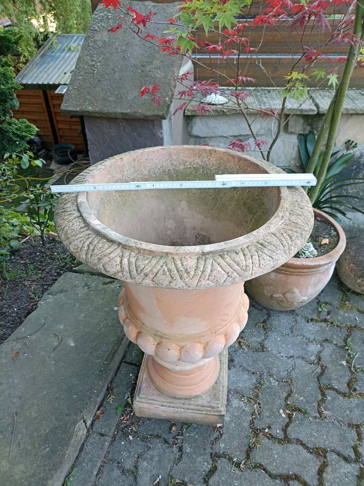 Sehr schöne Terracotta - Vase/Pokal, schwer, 82 cm hoch. in Gehrden
