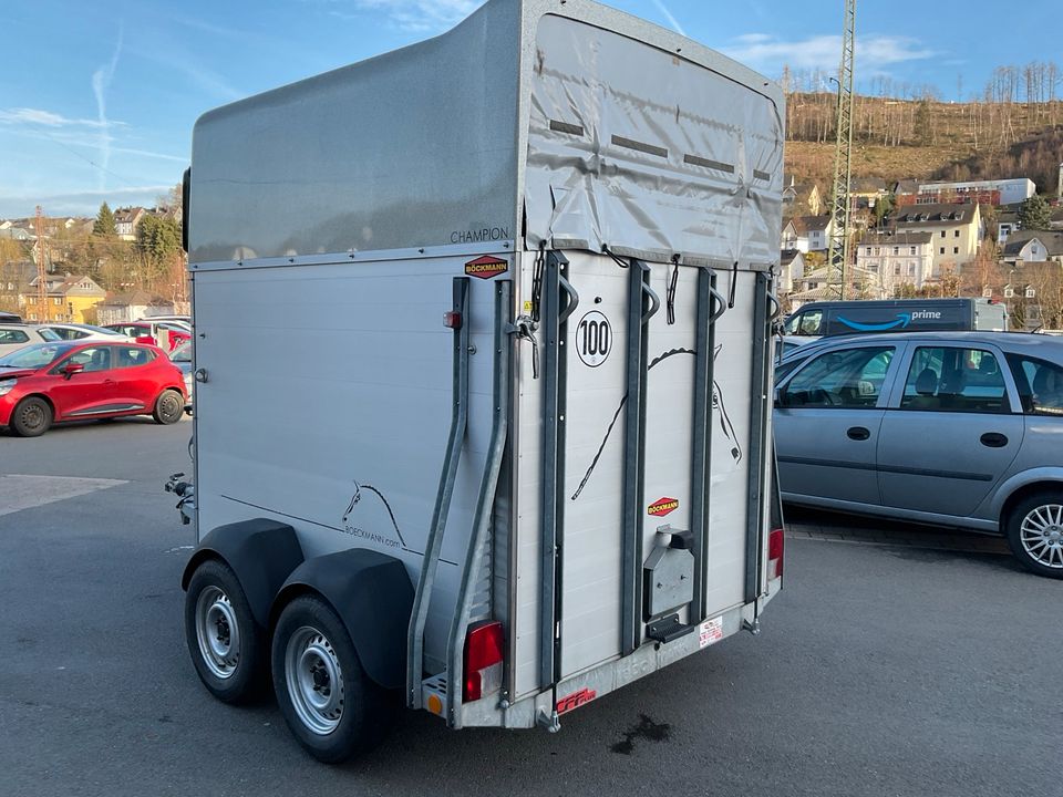 Pferdeanhänger Alu Böckmann Sattelkammer in Lennestadt