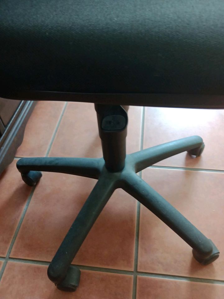 Schreibtisch Stuhl auf Rollen schwarz in Haste