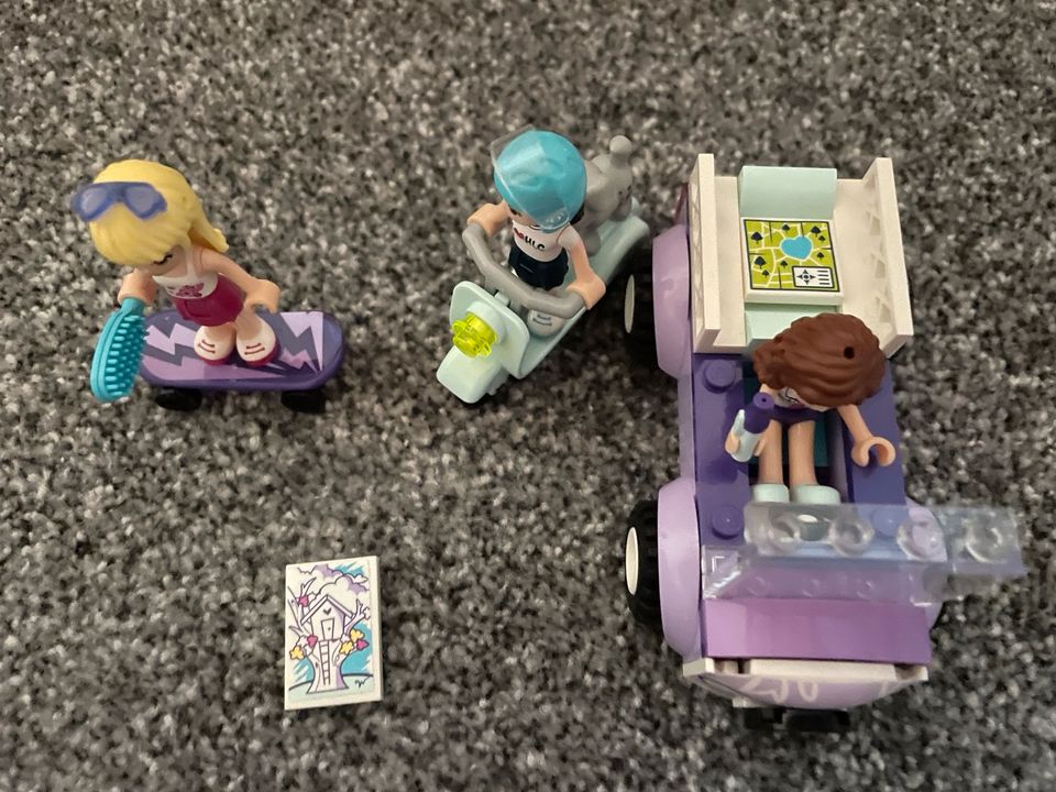 LEGO Friends Ensemble mit Auto, Motorrad, Skateboard, Hund in Frankfurt (Oder)