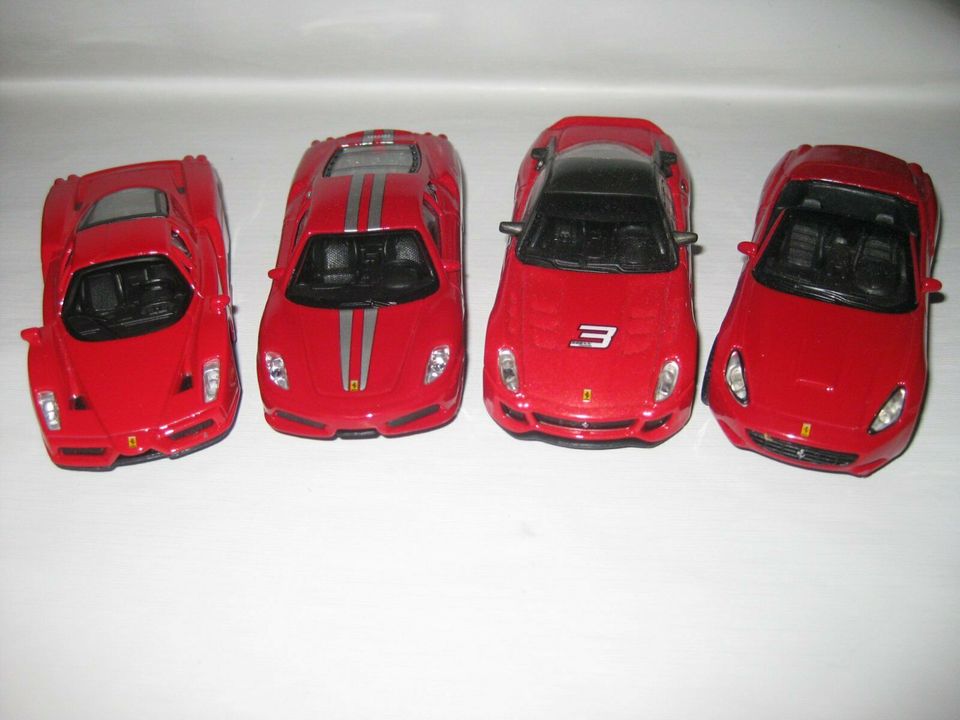 4x Burago Ferrari Rot 1:43             Neuwertig Ohne Verpackung in Riesa