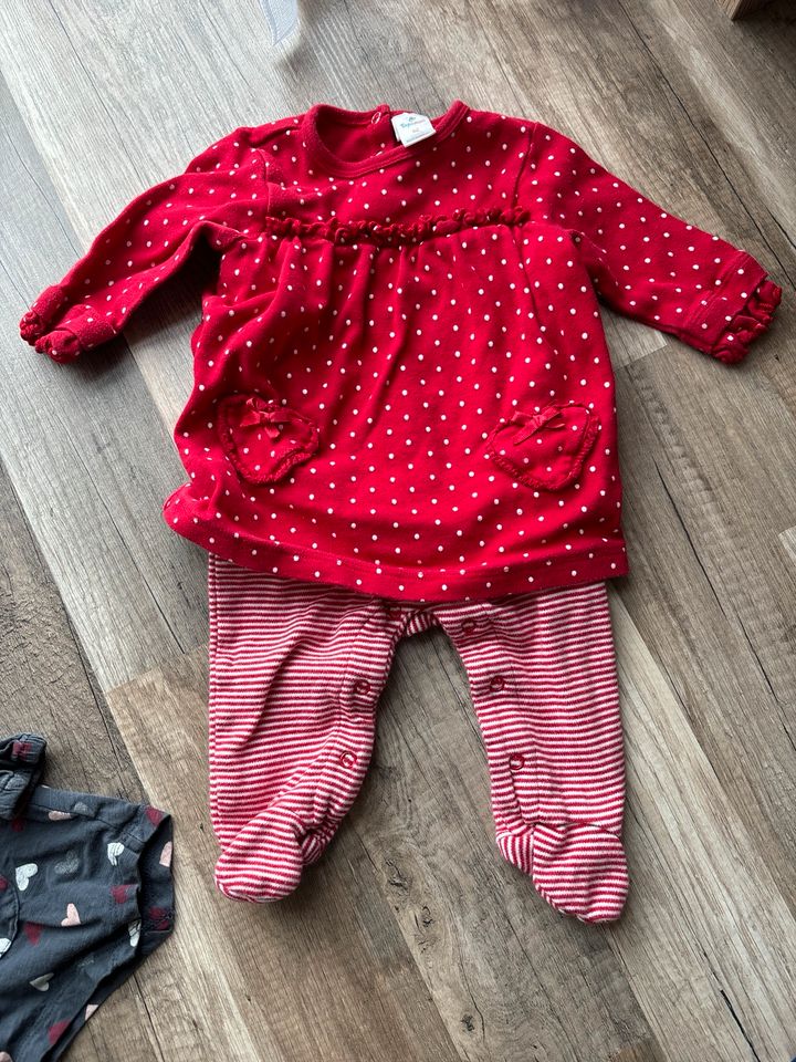 Baby Kleidungspaket Größe 62 Mädchen Top Marken in Raddestorf