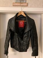 Esprit-Echtlederjacke Gr. 34 Schwarz Brandenburg - Mahlow Vorschau