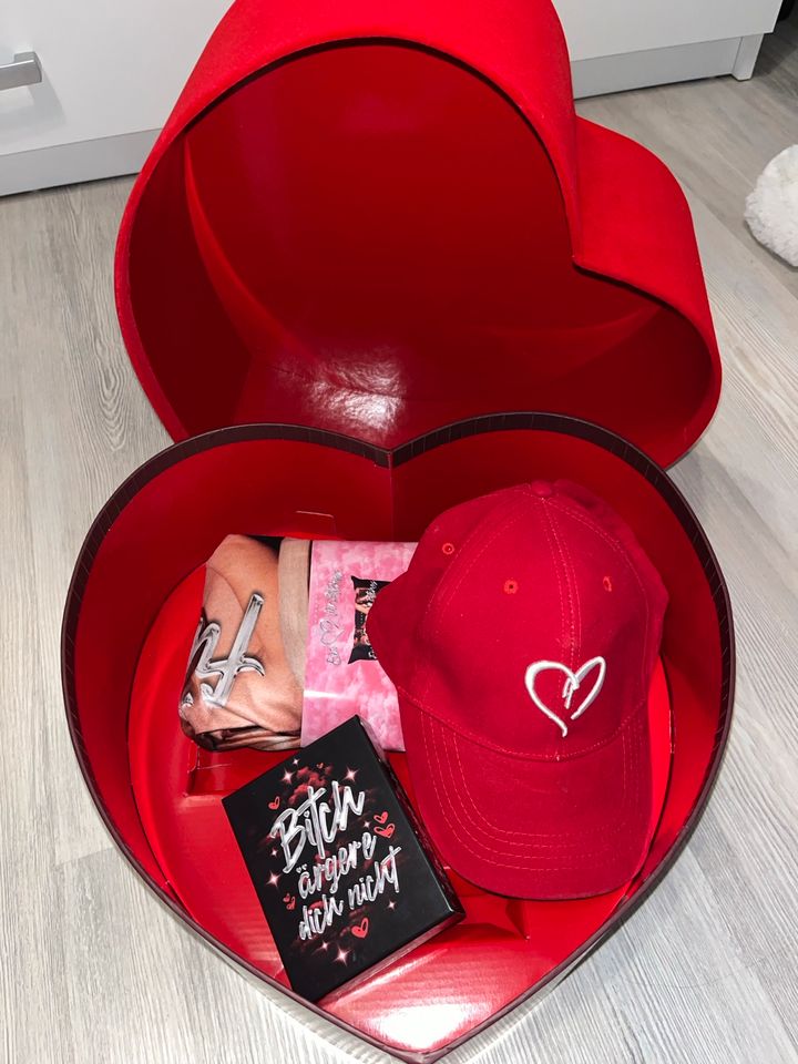 Katja Krasavice merch in Queis