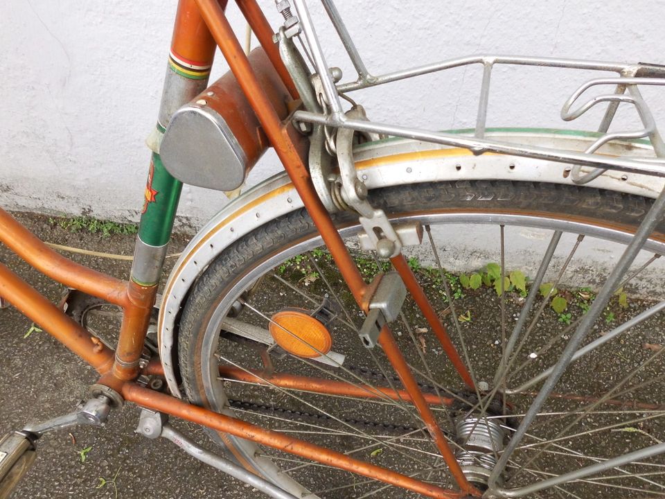 Altes Damen Fahrrad Bauer 28 Zoll für Bastler in Hannover