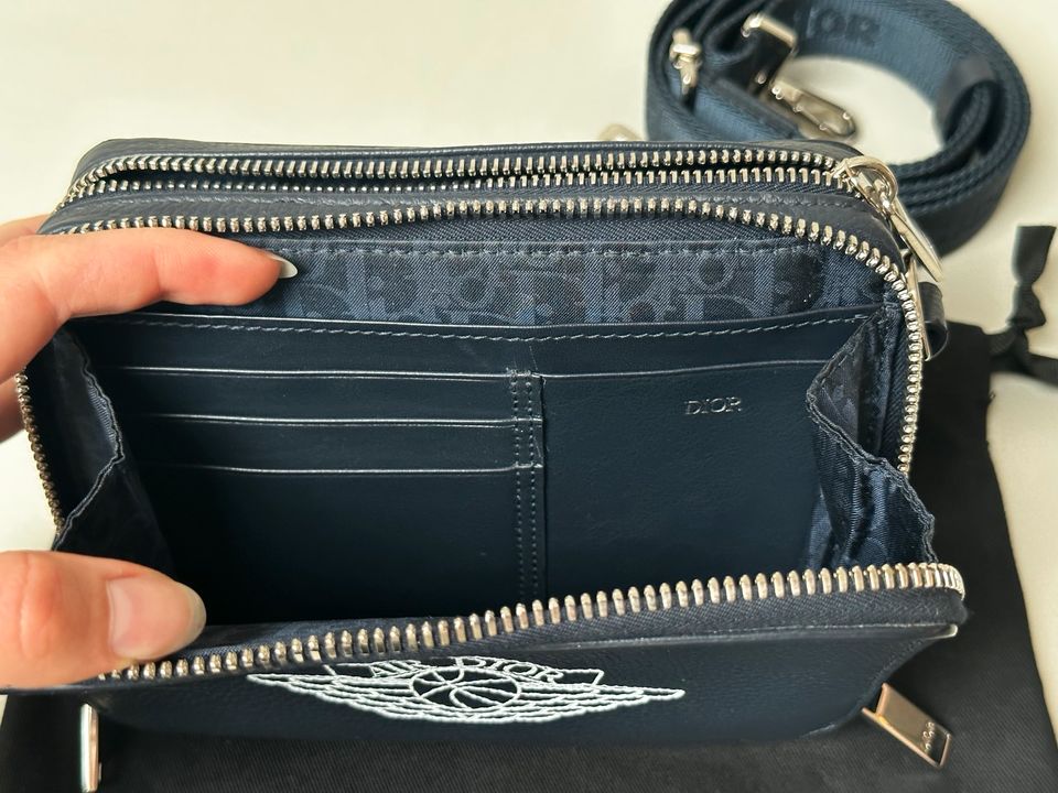 Air Dior Tasche blau Navy bag Leder in Hessen - Hochheim am Main | eBay  Kleinanzeigen ist jetzt Kleinanzeigen