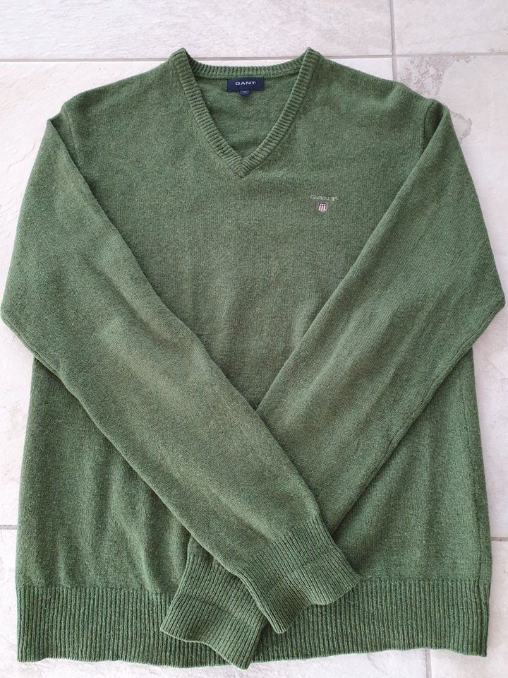 GANT Herrenpullover grün V-Ausschnitt Gr. M Pullover in Rottweil