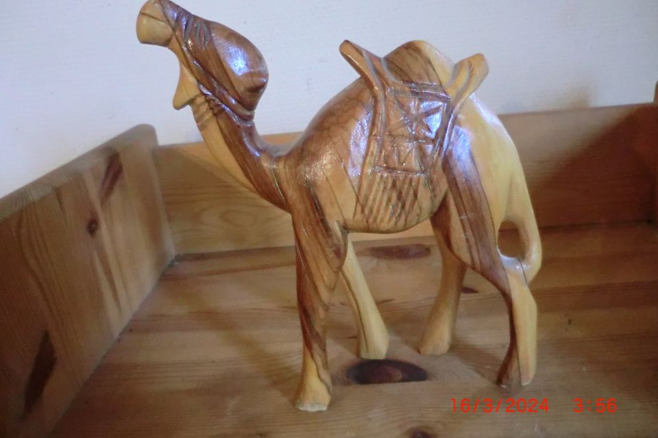 hand geschnitztes Kamel/Dromedar Vintage Statue Holz in Hannover