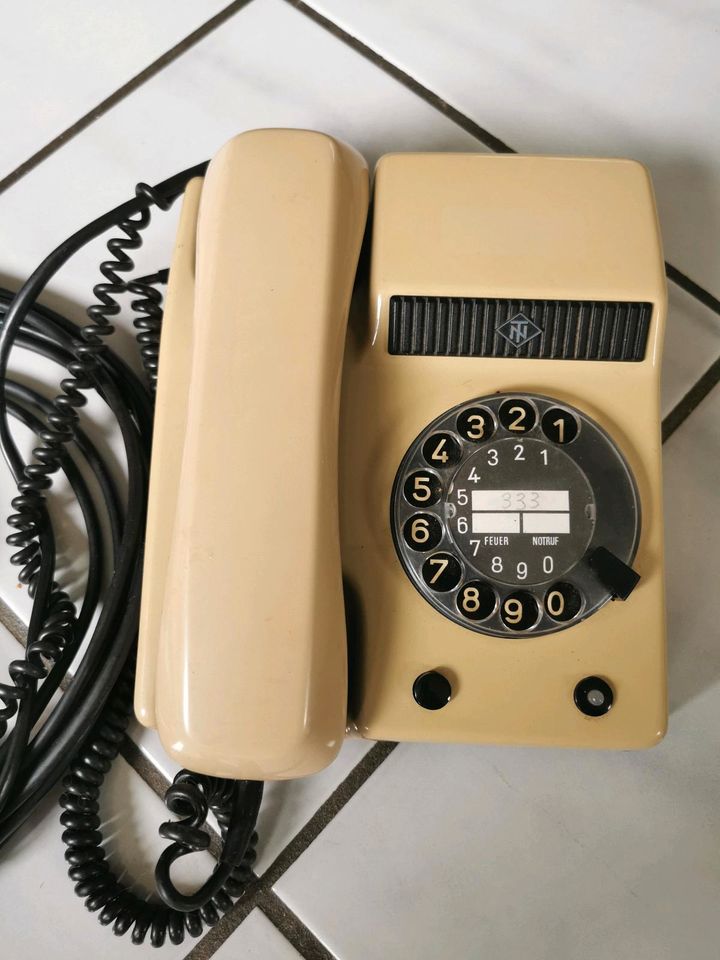 Telefon vintage mit Wählscheibe in Haag a.d.Amper