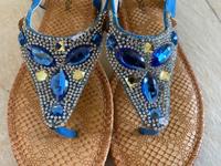 Chiara Mazzini Sandalen Sommerschuhe blau mit Steinen NEU Gr. 39 Bayern - Parsdorf Vorschau