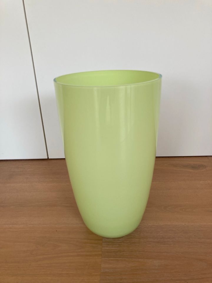 Bodenvase, Glas, hellgrün, Höhe 40cm in Bargteheide