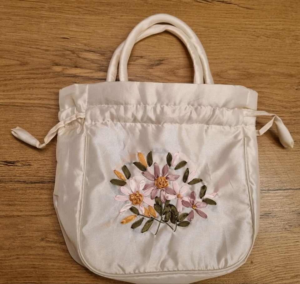 Satin Beutel Tasche in Raubling