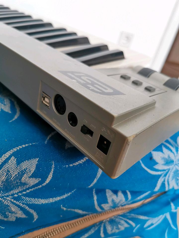 Esi MIDI Keyboard key control 49 in Berlin