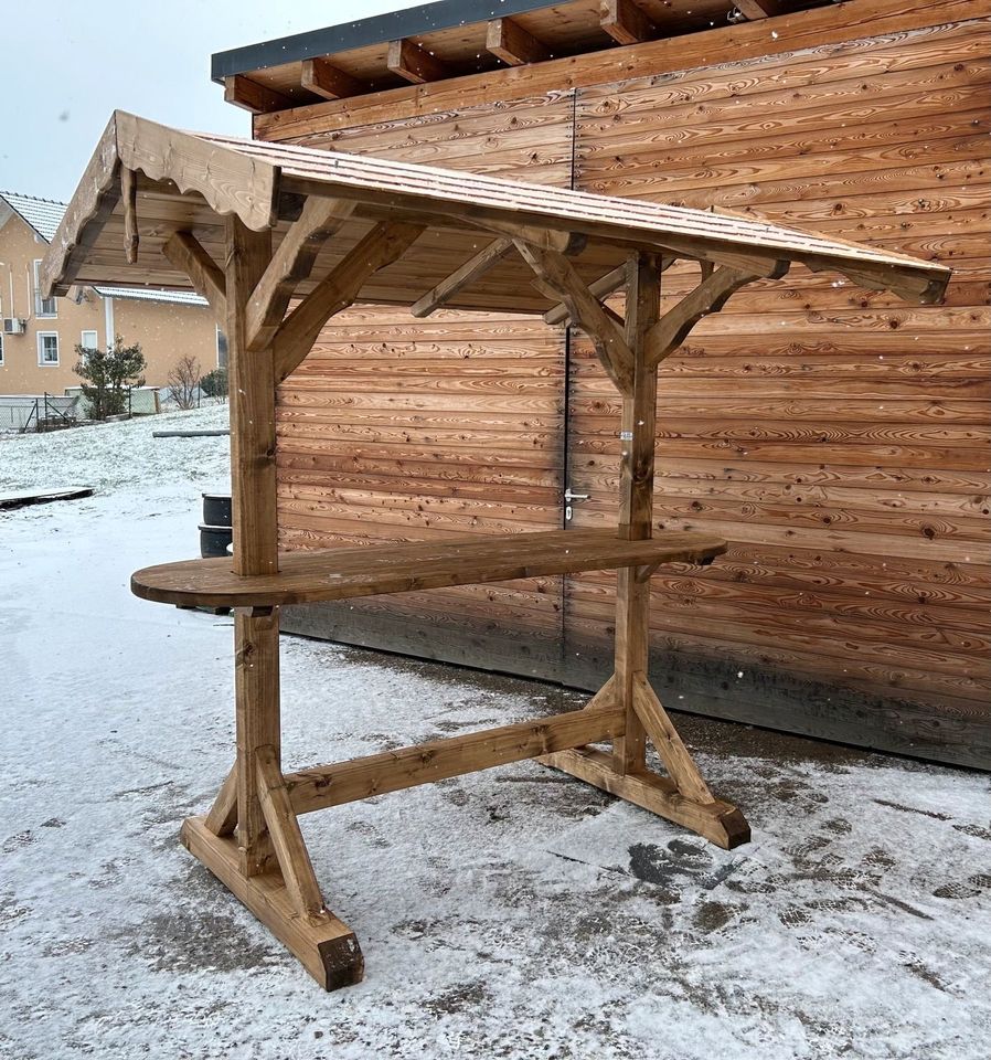 Überdachte Futterkrippen Stehtisch Holz Weihnachtsmarkt Krippen in Garching b München