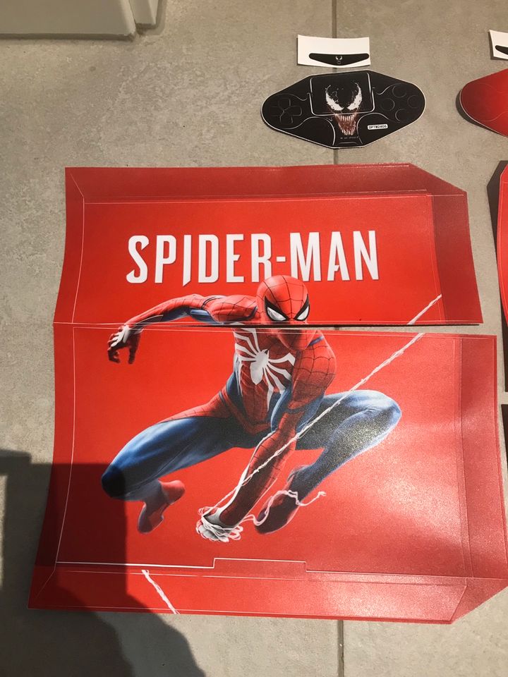 Spiderman Playstation 4 PS4 Konsolen und Controller Aufkleber in Bad Homburg
