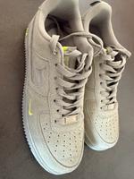 Nike Air Force 1 – grau Wildleder / neongrüne Akzente Niedersachsen - Osterholz-Scharmbeck Vorschau