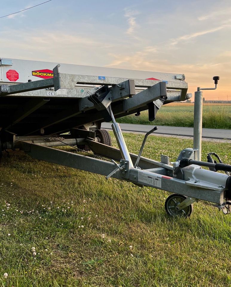 Trailer Auto Anhänger Baumaschinen Minibagger Vermietung in Rostock