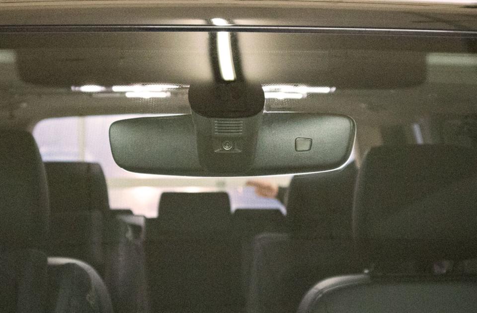 Automatisch abblendbarer Innenspiegel mit Fernlichtassistent – in Überherrn