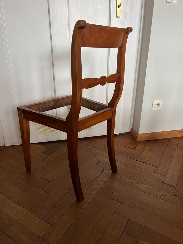 Biedermeier Stuhl aus Kirschholz solide, restauriert, Schelllack. in Nürnberg (Mittelfr)