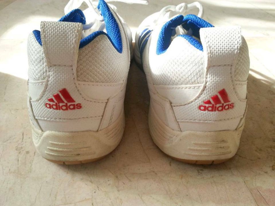 Neuwertige Adidas Ortholite Sport Schuhe Lauf / Turnschuhe weiß in Odenthal