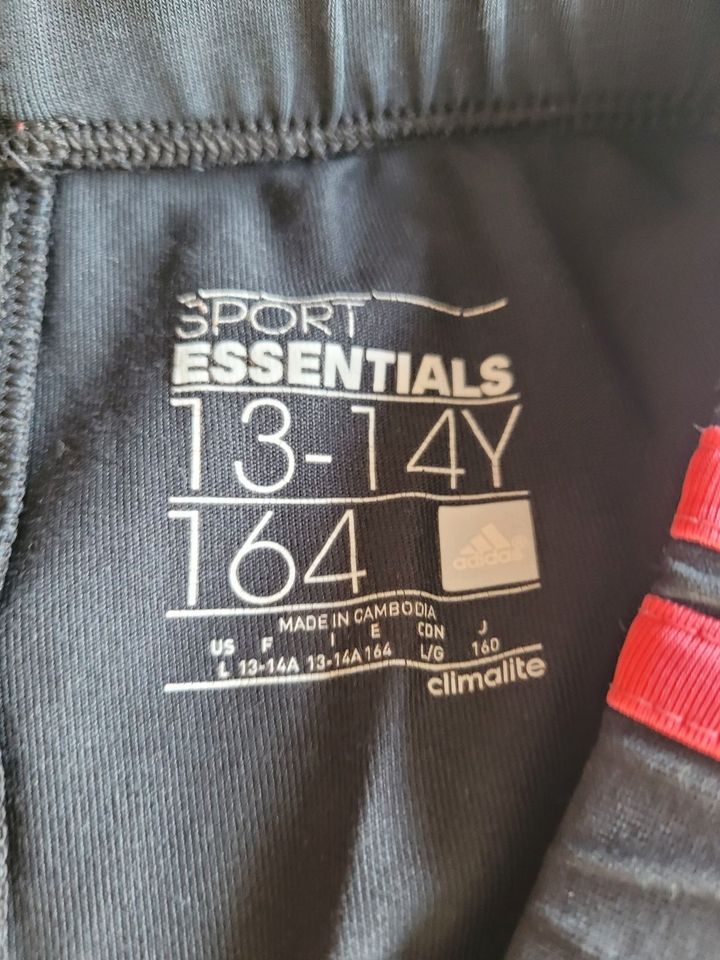Sporthose ADIDAS Essentials 13-14 J Gr. 164 in Gütersloh