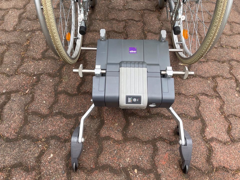 Rollstuhl mit Elektrischer Schiebehilfe Alber Viamobil V25 in Hamburg