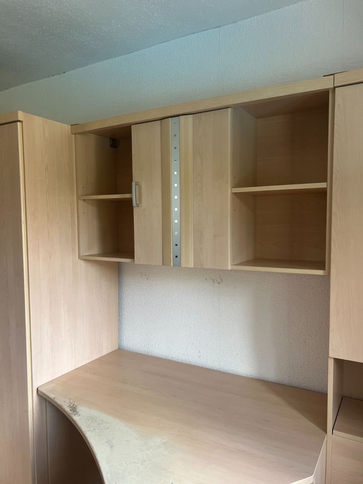 Jugendzimmer Kleiderschrank, Bett, Schreibtisch und Kommode in Finnentrop