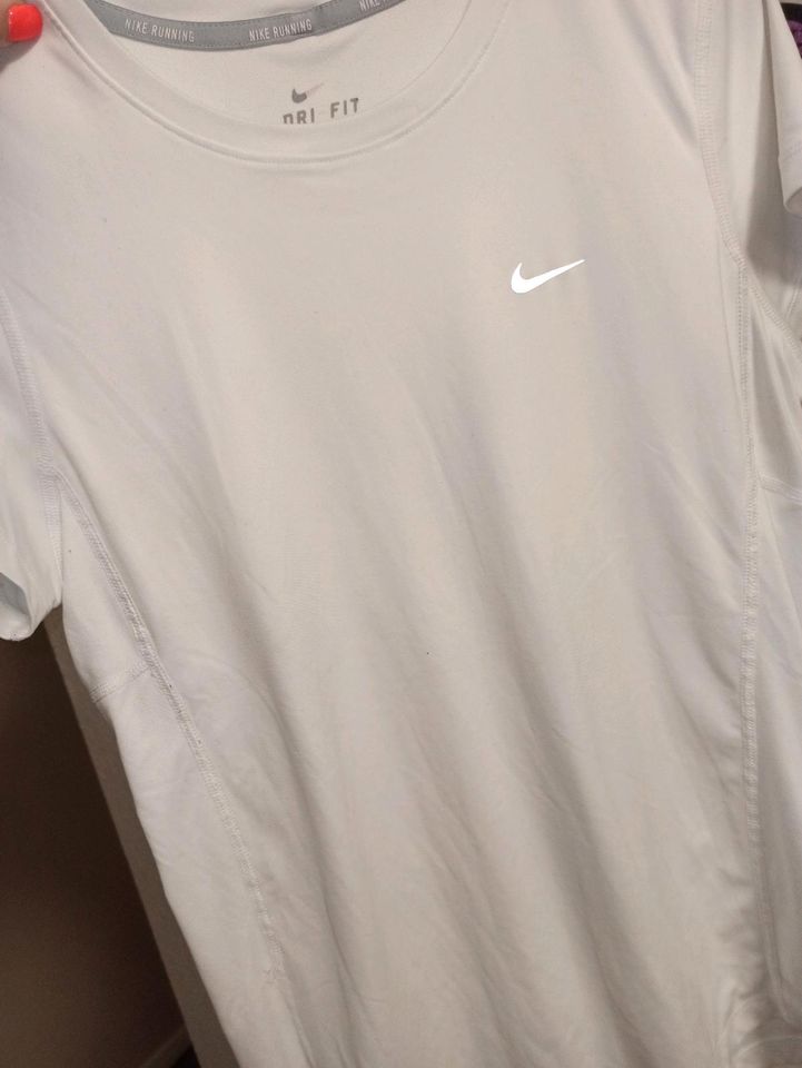 T-Shirt von Nike Grösse M in Gummersbach