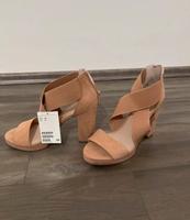 Beige rosane Sandaletten/ Pumps nagelneu h&m Größe 38 Nordrhein-Westfalen - Gelsenkirchen Vorschau