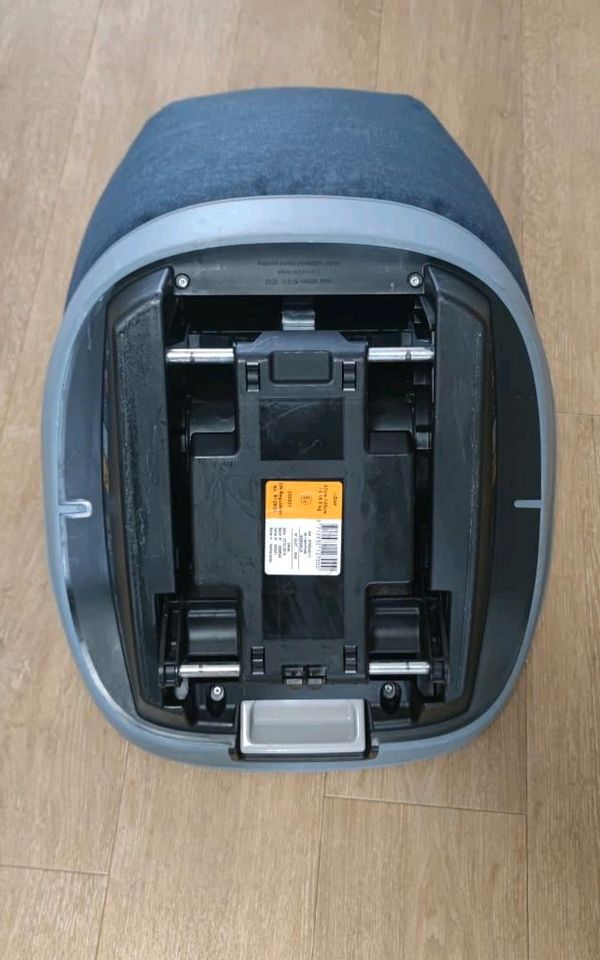 Maxi-Cosi Kindersitz 9m-4y 9-18kg 2-way-pearl + 2-way-fix ISOFIX in Fürstenwalde (Spree)