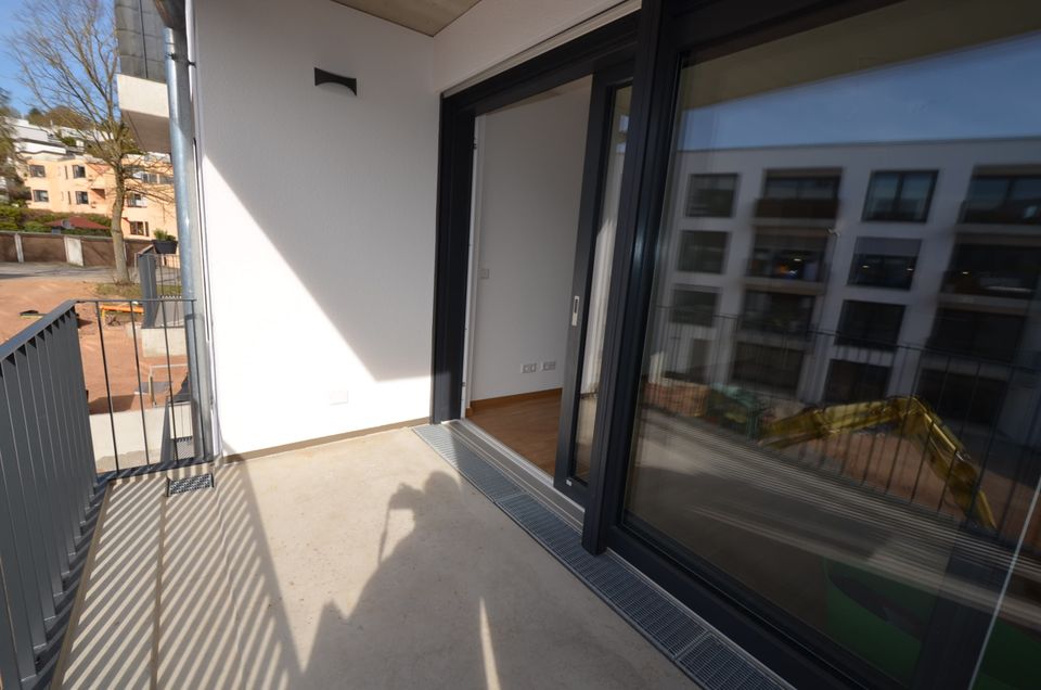 Rendite 2,8%! Komfort 3-Zi.Whg. mit Einbauküche und ca. 6m² Westbalkon in den ruhigen Innenhof in Regensburg Nord/Sallern in Regensburg