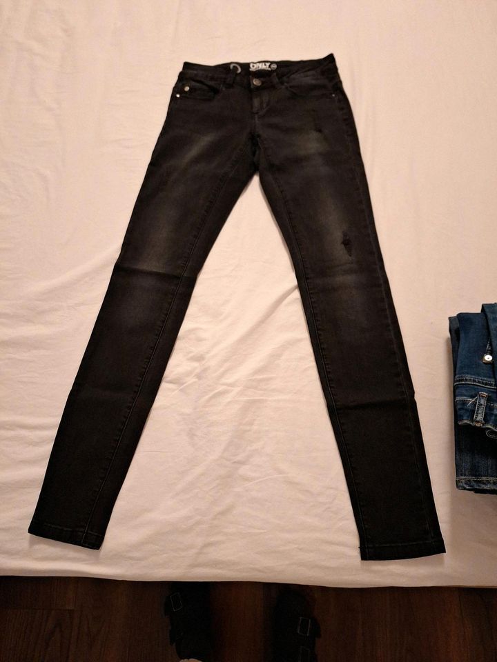 Jeans Guess/ Tommy / Zara in Nürnberg (Mittelfr)