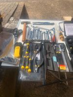 Werkzeugkoffer Mit verschiedene Werkzeug dazu Saarland - Schwalbach Vorschau