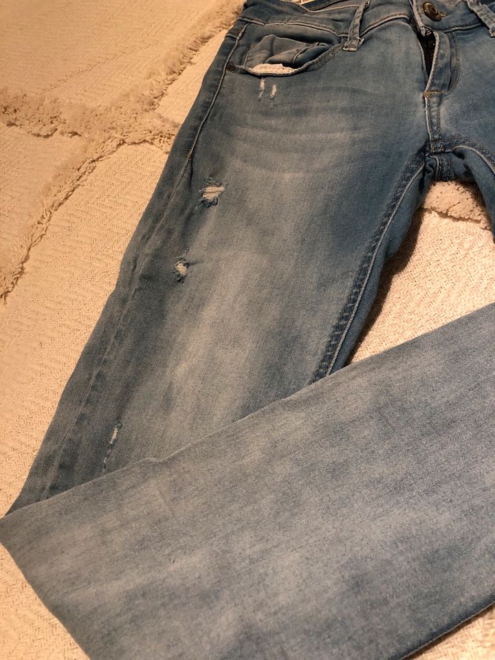 Jeans Tally Weijl 36 destroyed hellblau Hose in Oststeinbek