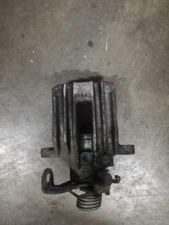 Audi A4 B7 Bremssattel hinten links in Nieheim