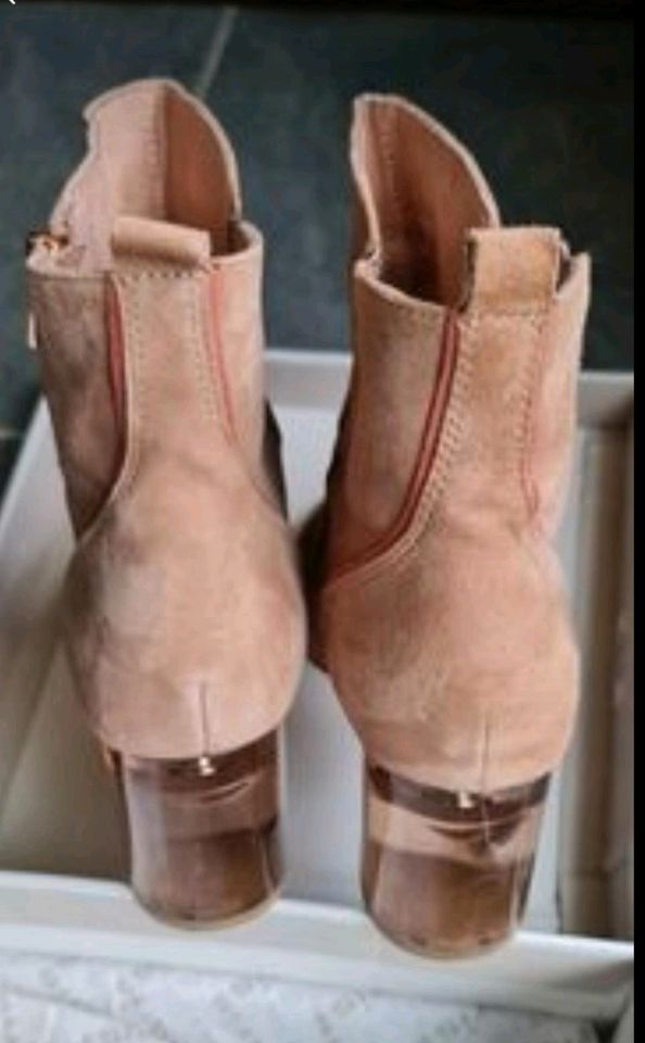 Tolle Stiefelette von Tamaris old-rose Nubukleder mit "speziellem in Bempflingen