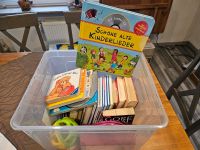 Große Box mit Büchern, Spielzeug und CDS  zu verschenken Nordrhein-Westfalen - Mönchengladbach Vorschau