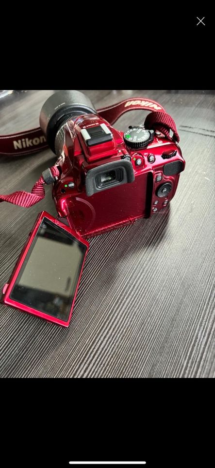 Nikon D5200 in rot mit viel Zubehör in Braunfels