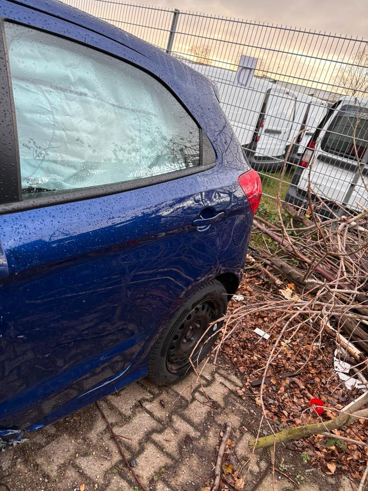 Schlachtfest Ford Ka+ III UK FK 1,2 Ti-VCT YSKD Indic Blau 2017 in Kerpen