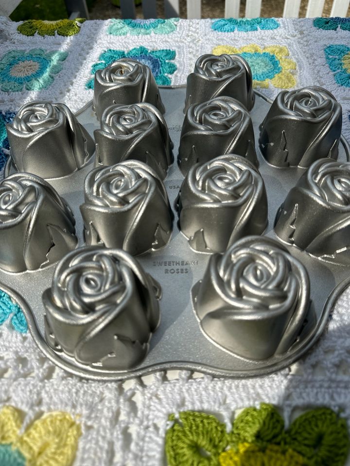 Nordic Ware Sweetheart Roses in Hamburg