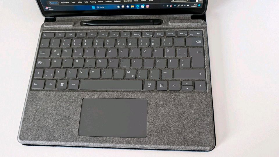 Surface 8 pro i5 256 GB mit Pen 2 & Keyboard (Microsoft)Laptop PC in Dransfeld