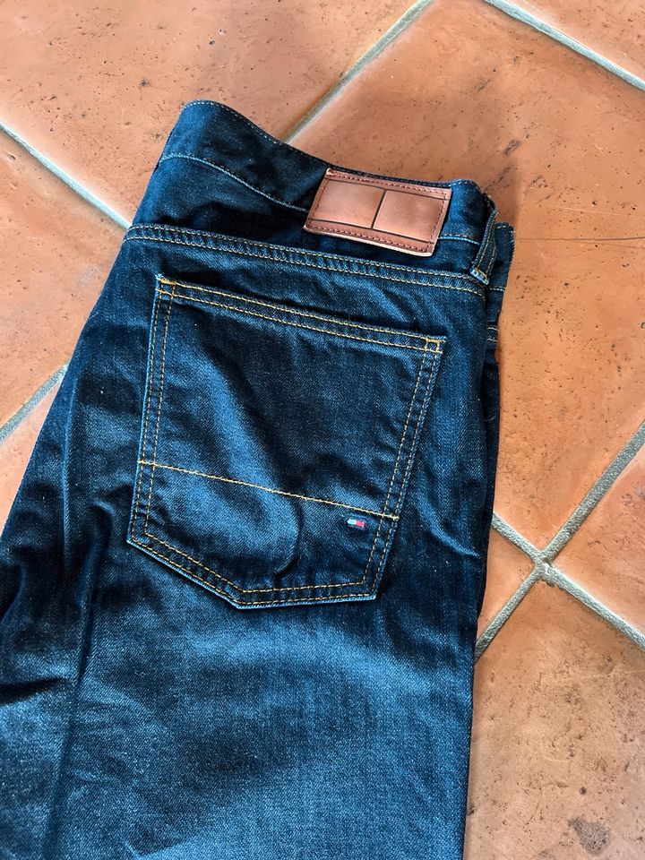 Jeans Herren Hilfiger in Hunderdorf