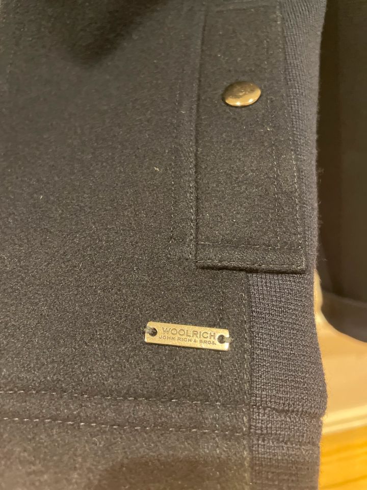 Tolle Woolrich Jacke in Größe M, tailliert, dunkelblau, vintage in Berlin
