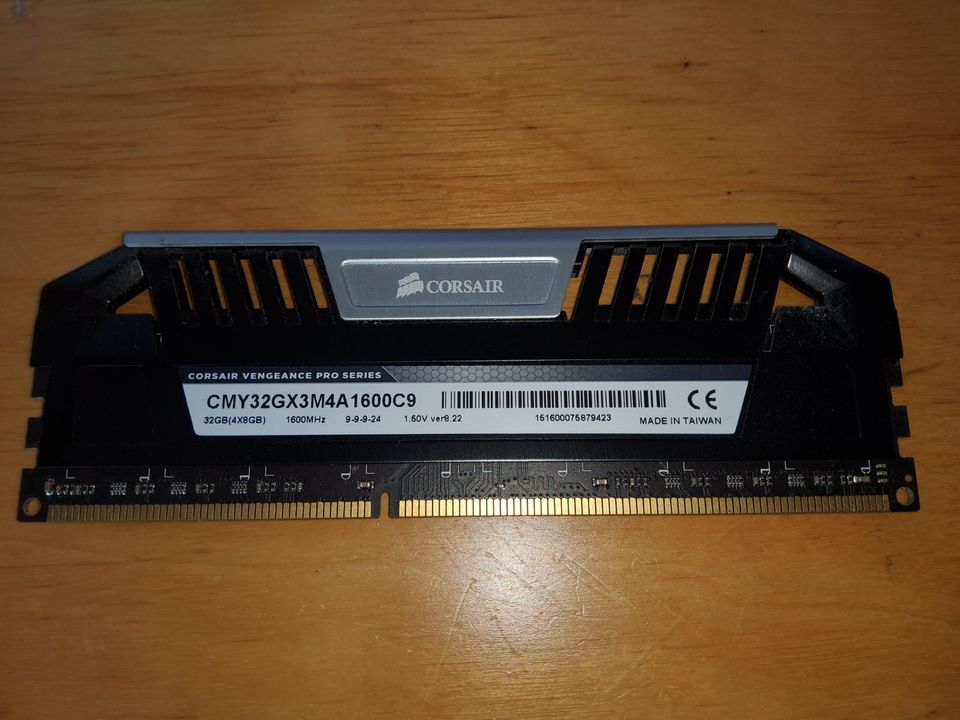 32GB DDR3-1600 RAM - Corsair Vengeance Pro (4x8GB) in Hannover