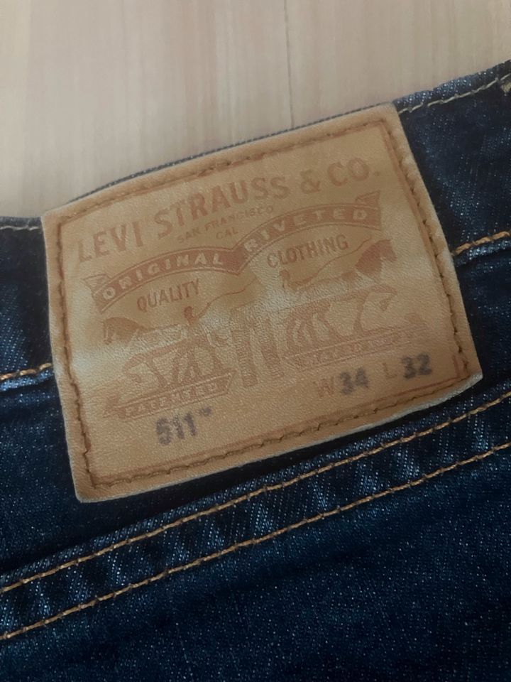 Levi Strauss Jeans Hose Größe 34/32 in Köln
