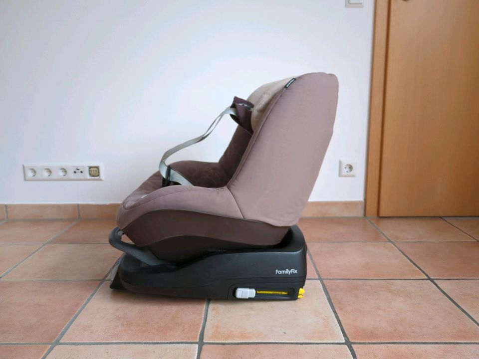 Kindersitz 9-18 kg Maxi Cosi FamilyFix in Vaihingen an der Enz