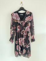 Kleid mit Rosen Blumen Blüten Flieder schwarz Gr. L y2k Mode Hessen - Weilmünster Vorschau