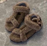 Fendi Shearling Sandalen Gr.38 neu Hamburg-Mitte - HafenCity Vorschau