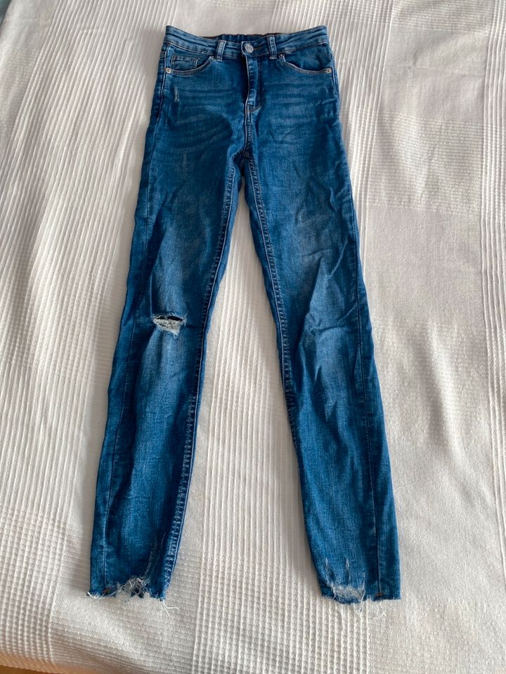 Tally Weijl Jeans blau Used look 34 XS in Wuppertal